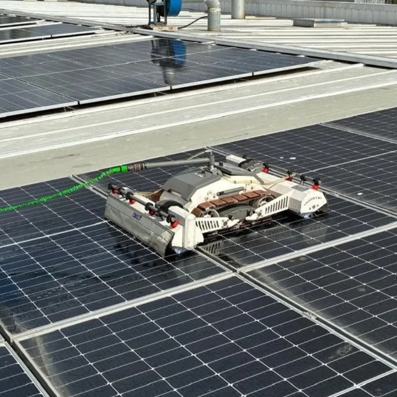 Robot HQZ para limpieza de paneles solares